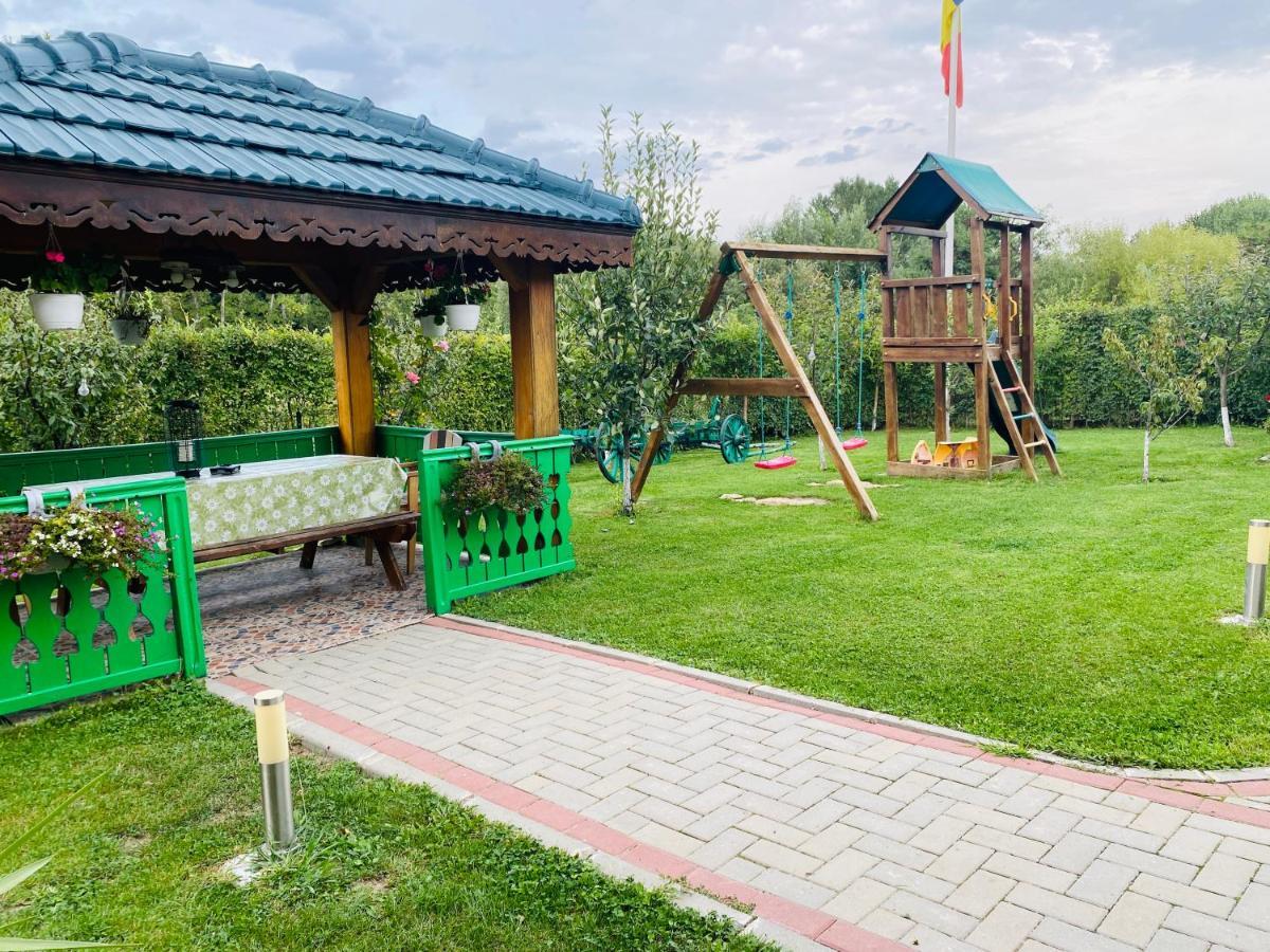 Agropensiunea Valea Fagilor Luncavita Ngoại thất bức ảnh