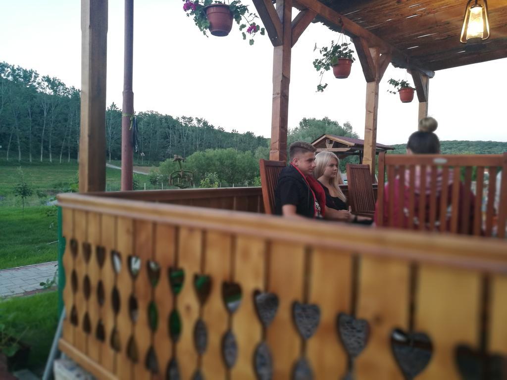 Agropensiunea Valea Fagilor Luncavita Ngoại thất bức ảnh